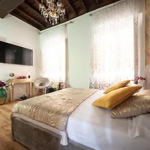  Apartment Pantheon Chic